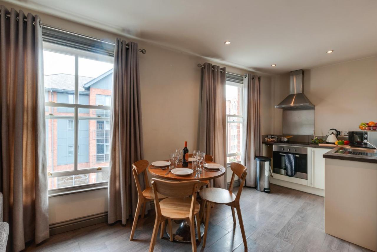 Base Serviced Apartments - City Road Chester Buitenkant foto